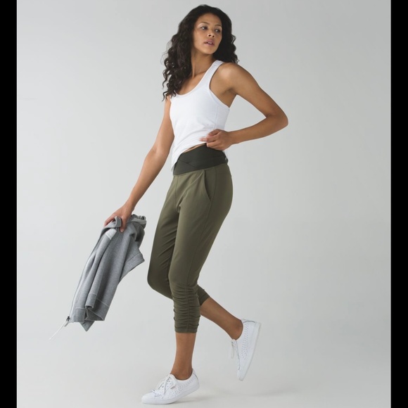 NWT Lululemon Sunset Salutation Crop - Picture 1 of 16